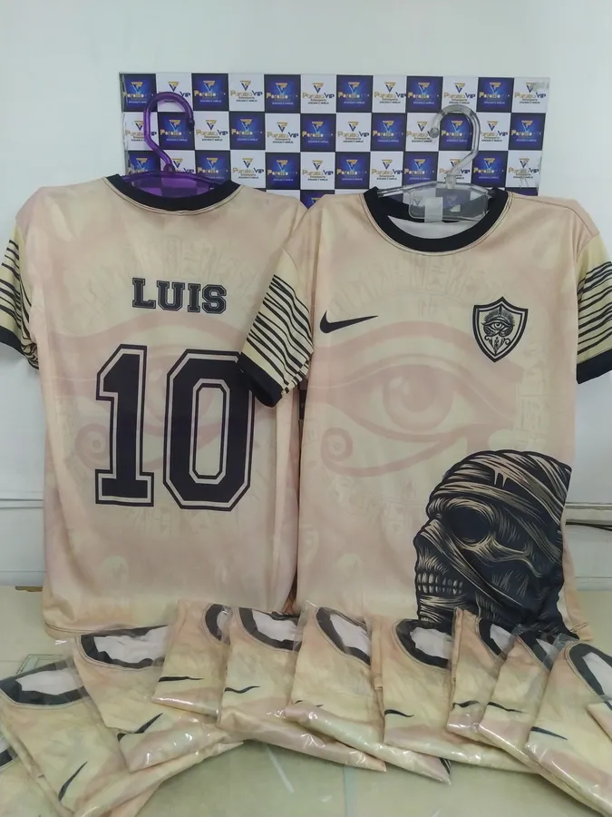 Camisa personalizada com arte